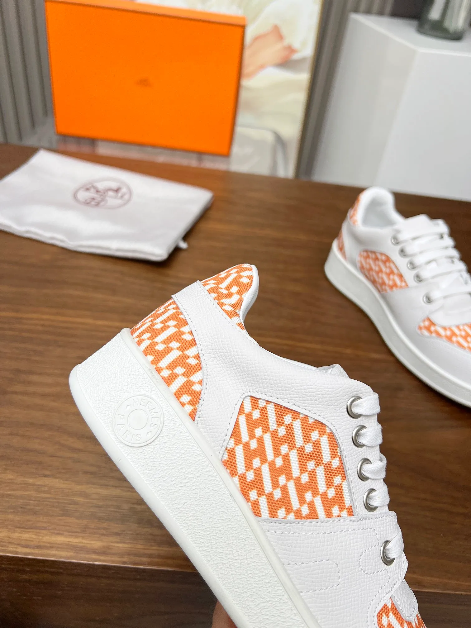 👟👟Ex-factory price 520👟👟 🔥🔥🔥French direct mail HERMES/Hermès flat fashion sports and casual shoes Korean style lace-up mesh lightweight! ! Breathable and comfortable, standard size 35/40 (41 can be customized and will not be returned)